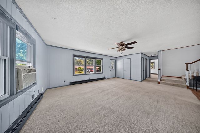 113 Chaffee Drive, Hiawatha, IA 52233