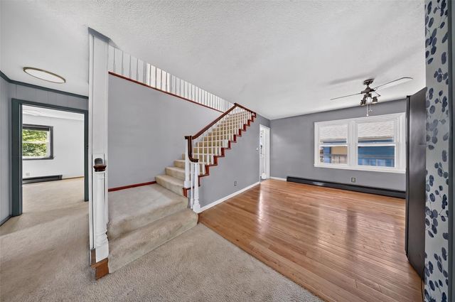 113 Chaffee Drive, Hiawatha, IA 52233