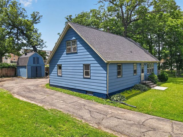 113 Chaffee Drive, Hiawatha, IA 52233