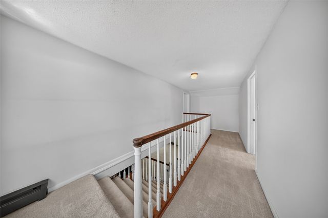 113 Chaffee Drive, Hiawatha, IA 52233