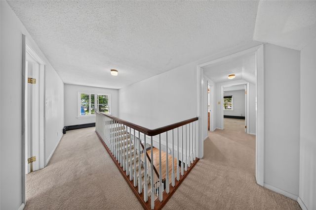 113 Chaffee Drive, Hiawatha, IA 52233