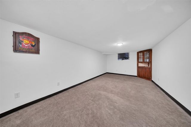 113 Chaffee Drive, Hiawatha, IA 52233