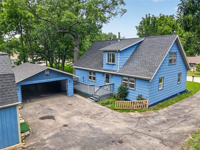 113 Chaffee Drive, Hiawatha, IA 52233