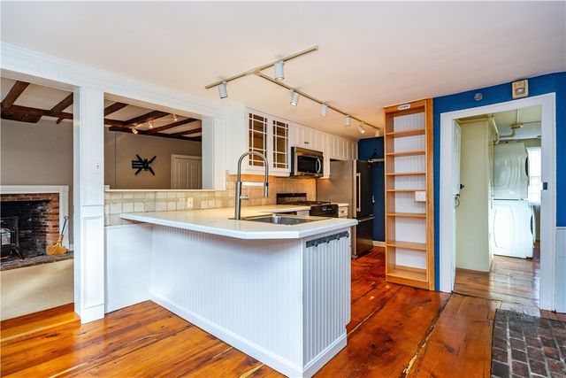 19 King Street 7, East Greenwich, RI 02818