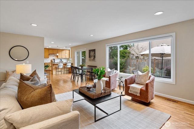 6041 118th Avenue SE, Bellevue, WA 98006