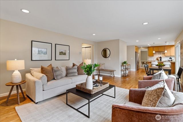 6041 118th Avenue SE, Bellevue, WA 98006
