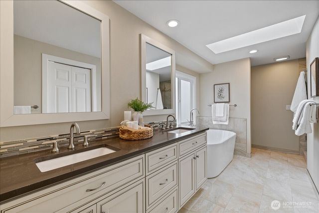 6041 118th Avenue SE, Bellevue, WA 98006