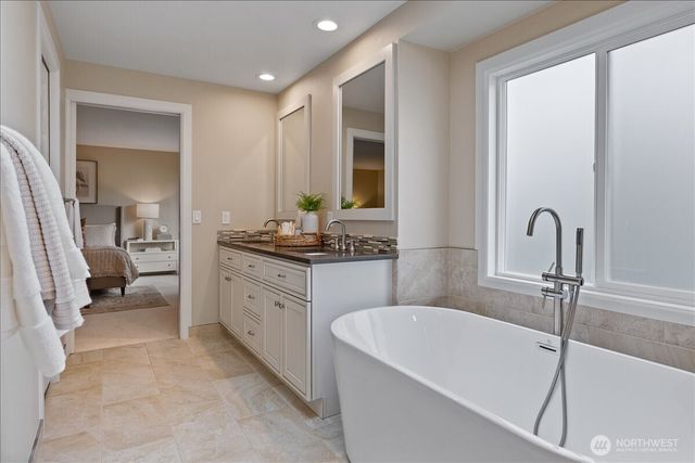 6041 118th Avenue SE, Bellevue, WA 98006