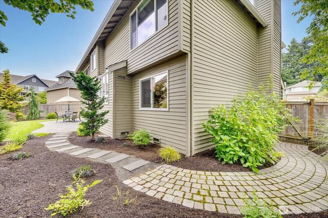 6041 118th Avenue SE, Bellevue, WA 98006
