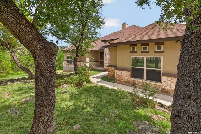 806 SHADY HOLW, New Braunfels, TX 78132