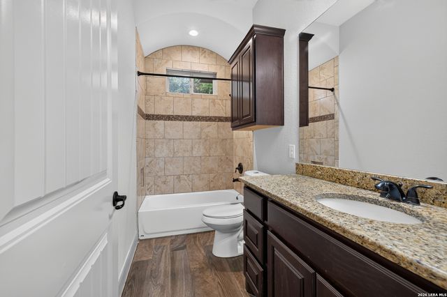 806 SHADY HOLW, New Braunfels, TX 78132