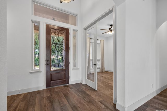 806 SHADY HOLW, New Braunfels, TX 78132