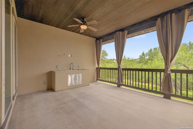 806 SHADY HOLW, New Braunfels, TX 78132