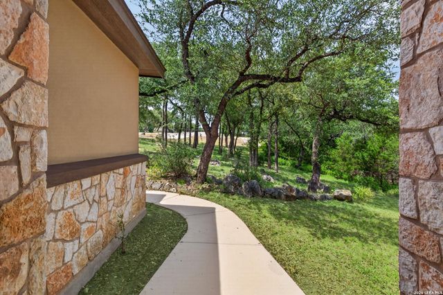 806 SHADY HOLW, New Braunfels, TX 78132