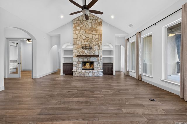 806 SHADY HOLW, New Braunfels, TX 78132