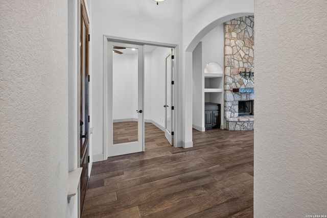 806 SHADY HOLW, New Braunfels, TX 78132