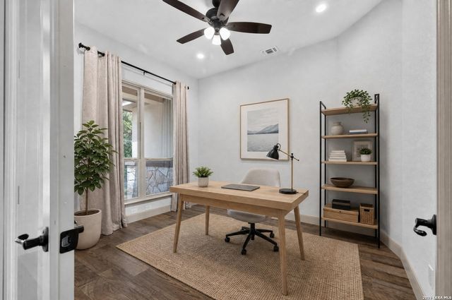 806 SHADY HOLW, New Braunfels, TX 78132