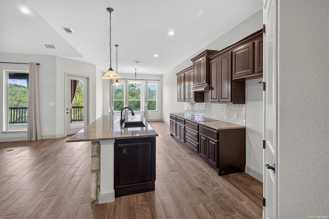 806 SHADY HOLW, New Braunfels, TX 78132