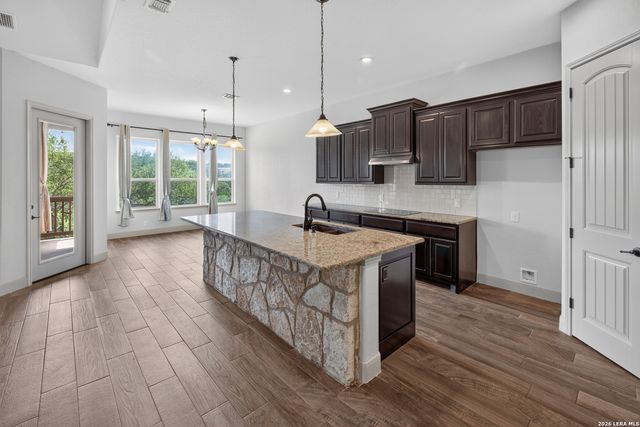 806 SHADY HOLW, New Braunfels, TX 78132