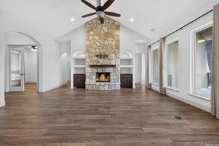806 SHADY HOLW, New Braunfels, TX 78132