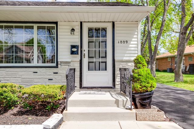 1009 Westmoreland Avenue, Waukegan, IL 60085