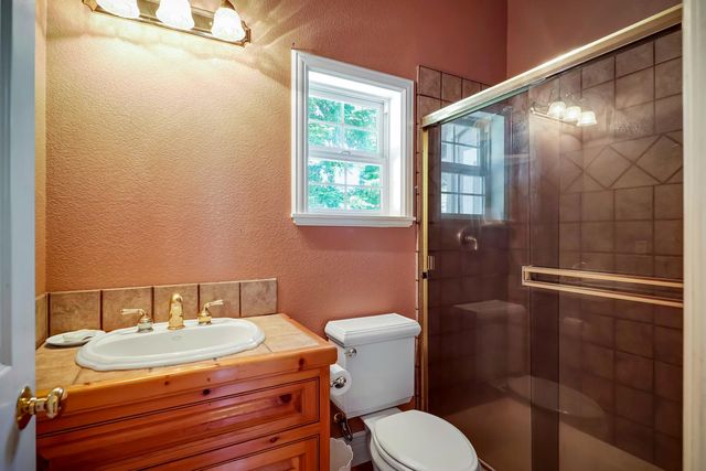 3751 Cosgrove Creek Rd, Valley Springs, CA 95252
