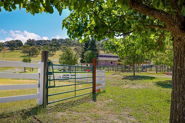 3751 Cosgrove Creek Rd, Valley Springs, CA 95252