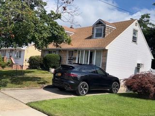 35 Marlow Road, Valley Stream, NY 11580