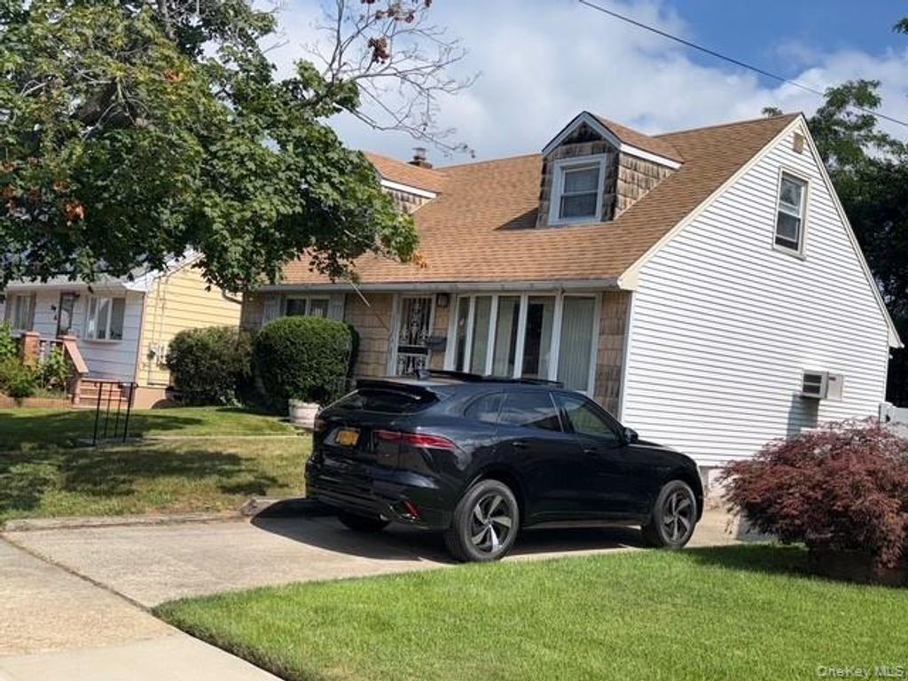 35 Marlow Road, Valley Stream, NY 11580
