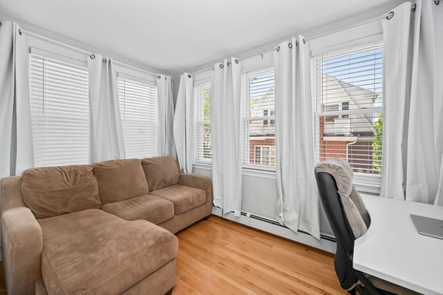 8 Nicholl St, Quincy, MA 02169