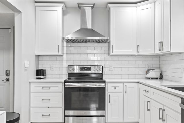 8 Nicholl St, Quincy, MA 02169