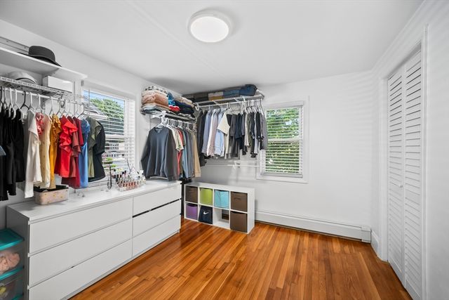 8 Nicholl St, Quincy, MA 02169