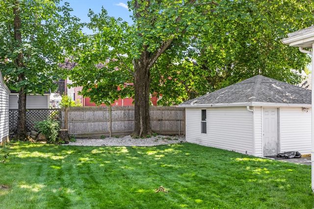 8 Nicholl St, Quincy, MA 02169