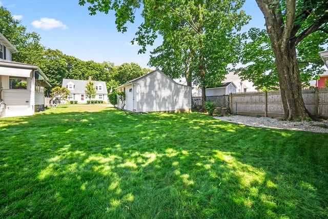 8 Nicholl St, Quincy, MA 02169