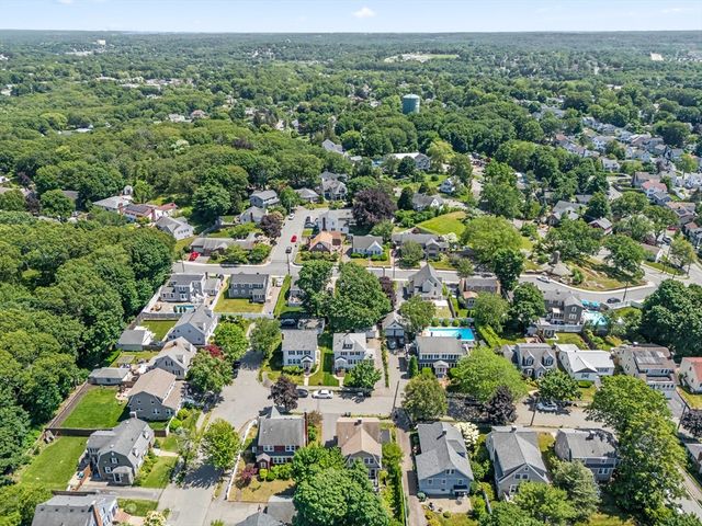 8 Nicholl St, Quincy, MA 02169