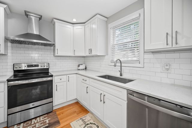 8 Nicholl St, Quincy, MA 02169