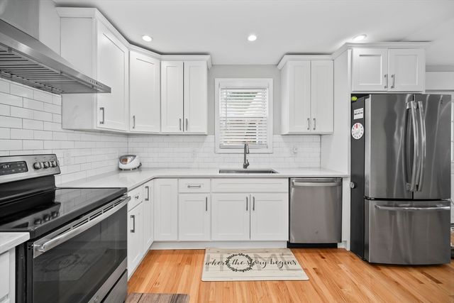 8 Nicholl St, Quincy, MA 02169