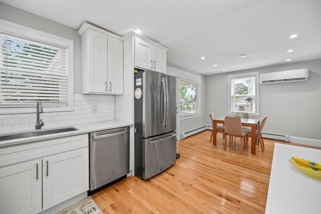 8 Nicholl St, Quincy, MA 02169