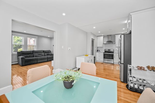 8 Nicholl St, Quincy, MA 02169