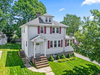 8 Nicholl St, Quincy, MA 02169