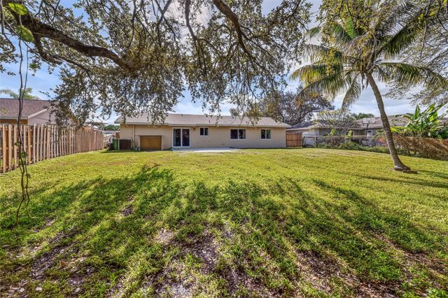 12541 SW 10th Ct, Davie, FL 33325