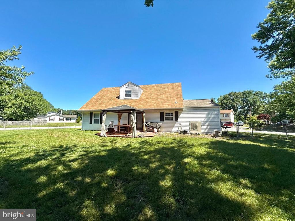 Image 4 of property listing at 201 STODDERT AVE, Waldorf, MD 20602