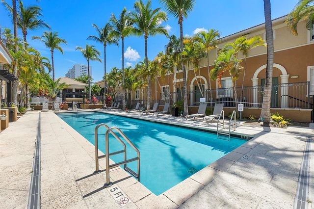 2861 NE 185th St 302, Aventura, FL 33180