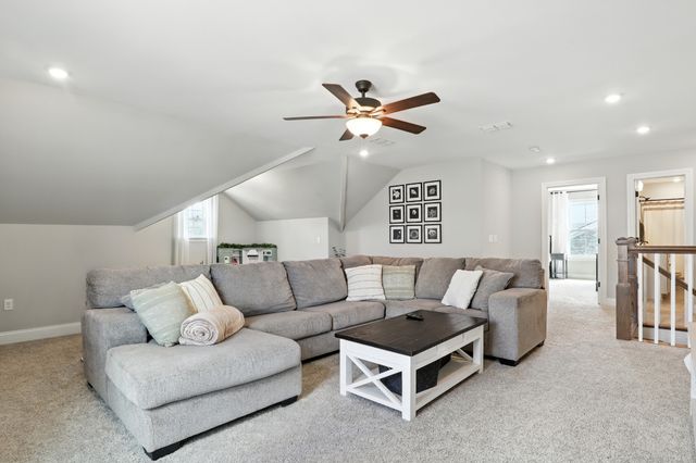 4103 Maples Farm Dr, Murfreesboro, TN 37127