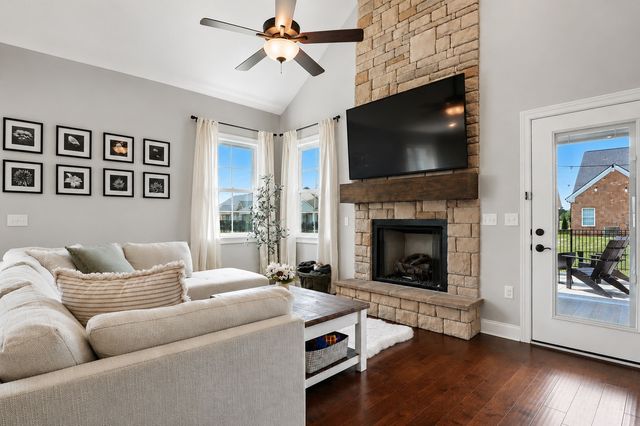 4103 Maples Farm Dr, Murfreesboro, TN 37127