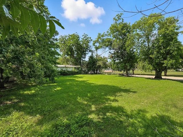 1102 Hillsboro Street, Cleburne, TX 76033