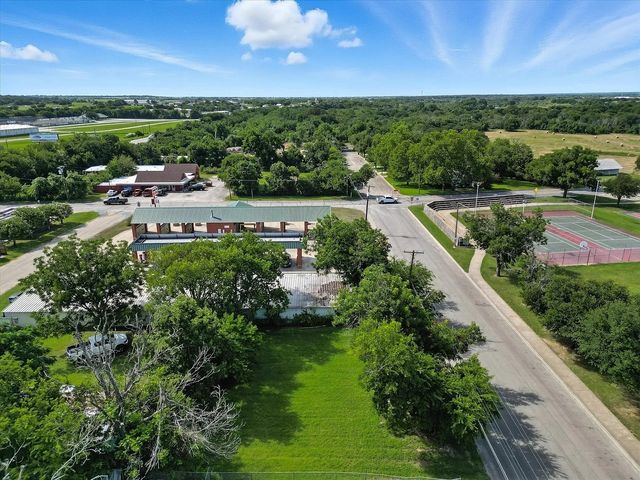 1102 Hillsboro Street, Cleburne, TX 76033