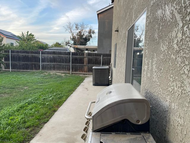 843 N Milner Street, Tulare, CA 93274