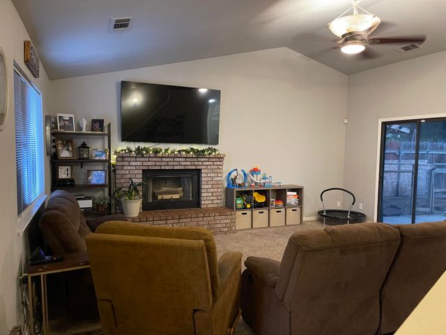 843 N Milner Street, Tulare, CA 93274