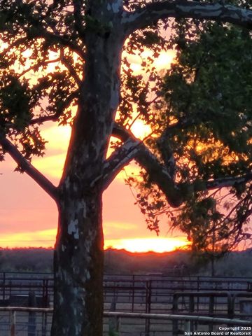 3707 S State Highway 173 N, Hondo, TX 78861